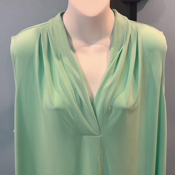 Women’s Mint Sleeveless Blouse- 2X - Picture 2 of 5